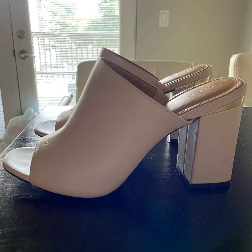 Calvin Klein Size 8 Nude Heeled Mules